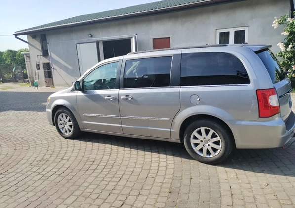 Chrysler Town &amp; Country cena 54500 przebieg: 160000, rok produkcji 2013 z Tuliszków małe 232